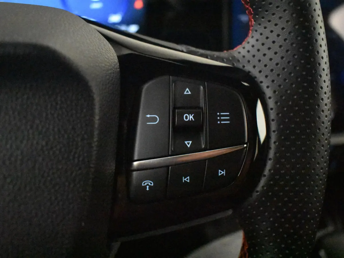 1.0 EcoBoost ST-Line 125PK AUTO | Achteruitrijcamera | Navigatie | Cruise control | Stoel/stuurverwarming | voorruit verwarming | DAB | LED | App Connect | 17"LMV