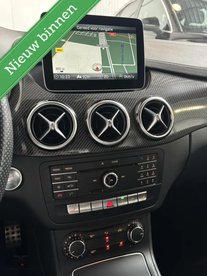 200 Prestige AMG-Line | Navi | LED | Cruise | Clima | PDC | Alcantara | Stoelverw | Trekh | 18" |