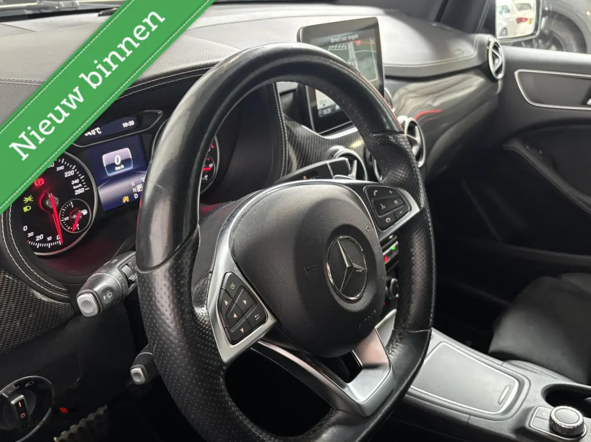 200 Prestige AMG-Line | Navi | LED | Cruise | Clima | PDC | Alcantara | Stoelverw | Trekh | 18" |