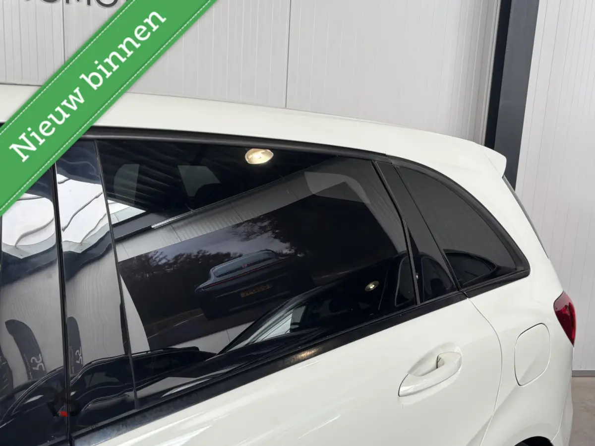 200 Prestige AMG-Line | Navi | LED | Cruise | Clima | PDC | Alcantara | Stoelverw | Trekh | 18" |