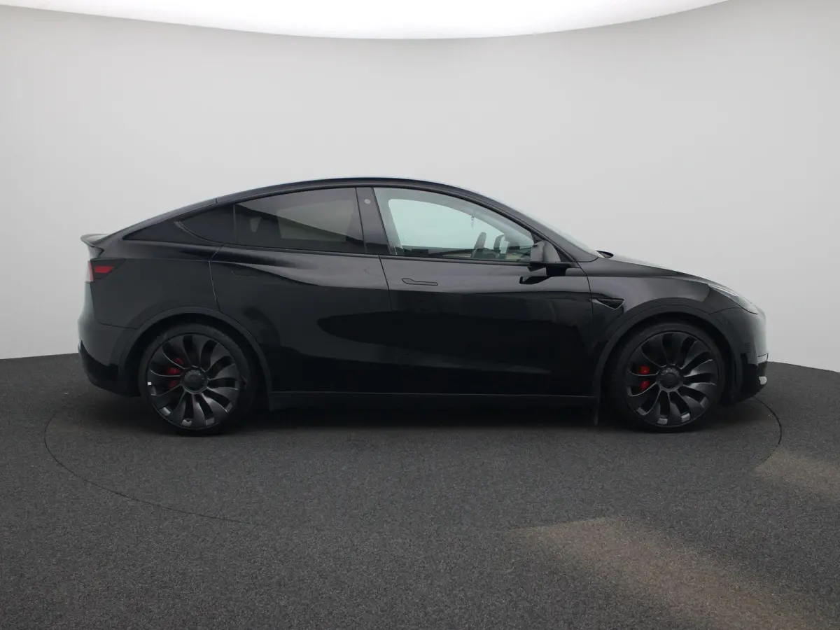 Performance AWD 75 kWh | BTW AUTO | PANODAK | 21 INCH VELGEN | 360 CAMERA | STOEL-STUURWIELVERWARMING | ACHTERSPOILER