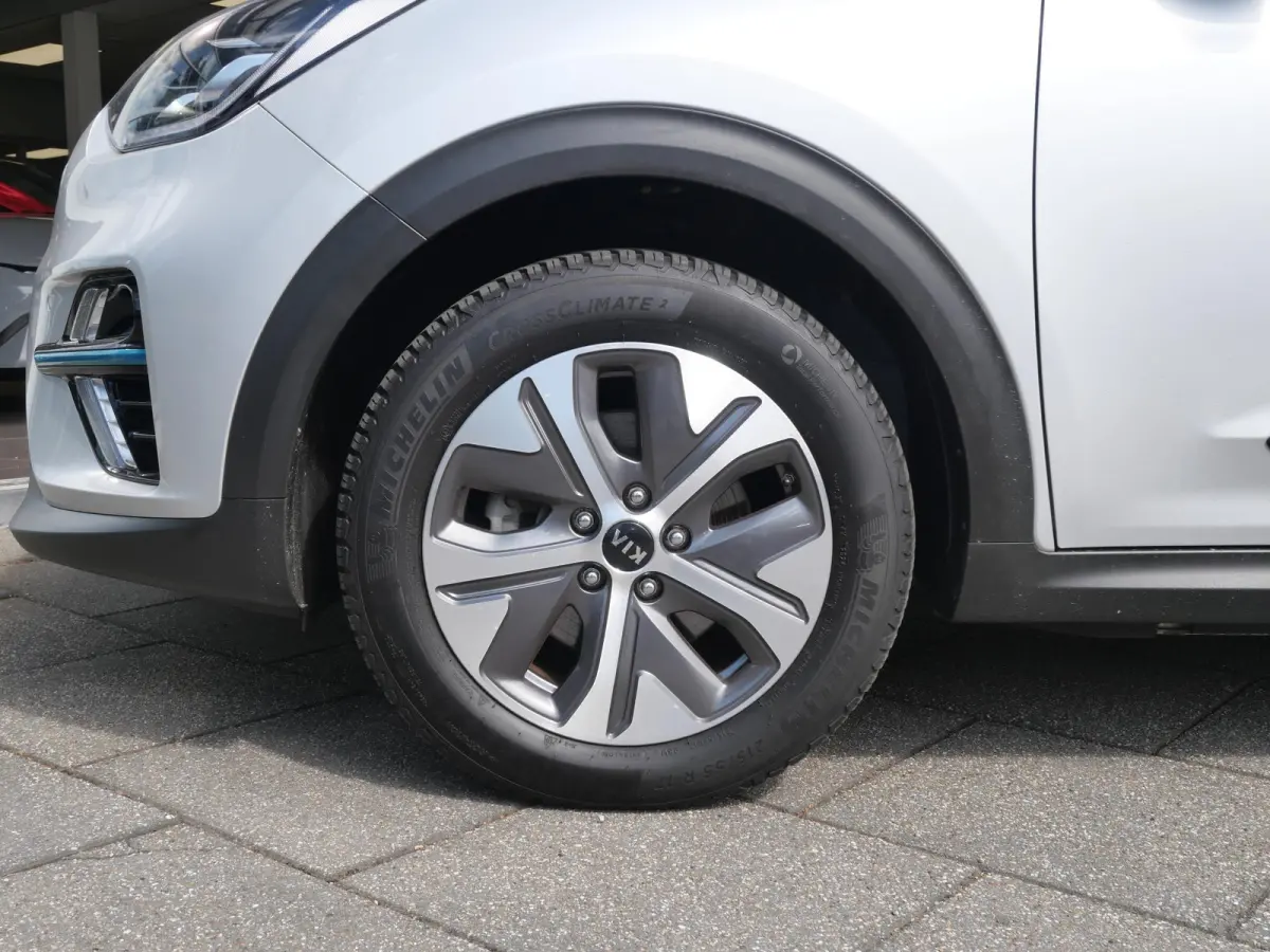 DynamicPlusLine 64 kWh | Schuif-kantel dak | Stoel-stuurverwarming | Carplay | Keyless | Navi | Cruise |