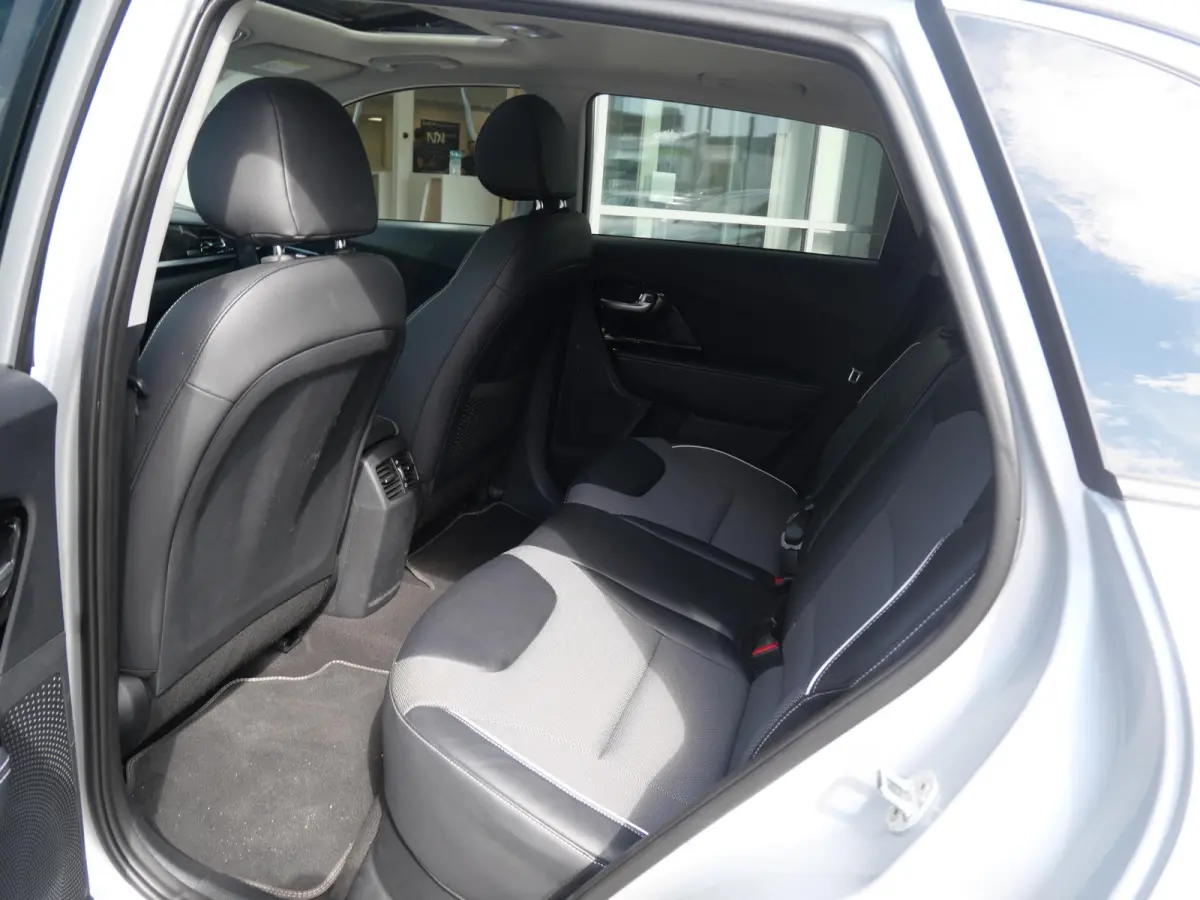 DynamicPlusLine 64 kWh | Schuif-kantel dak | Stoel-stuurverwarming | Carplay | Keyless | Navi | Cruise |
