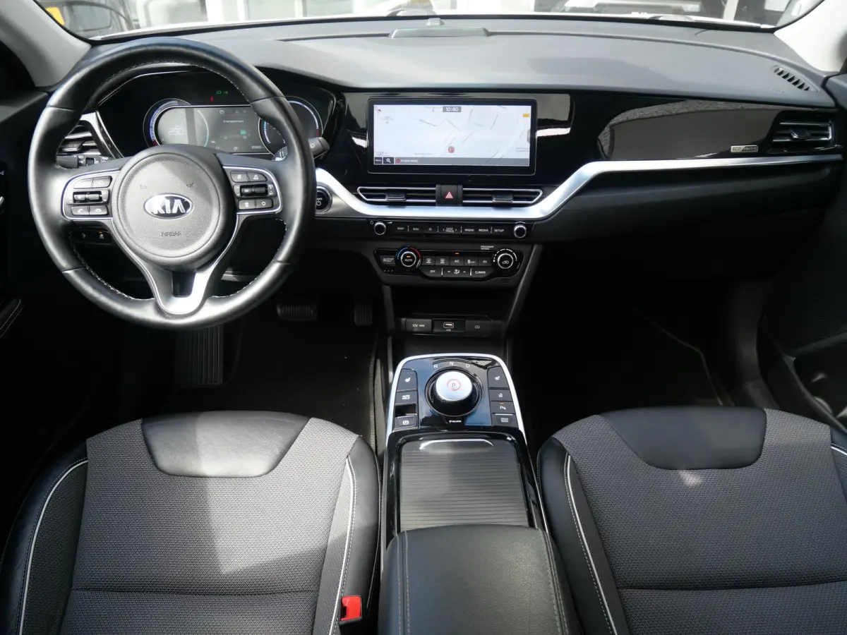 DynamicPlusLine 64 kWh | Schuif-kantel dak | Stoel-stuurverwarming | Carplay | Keyless | Navi | Cruise |