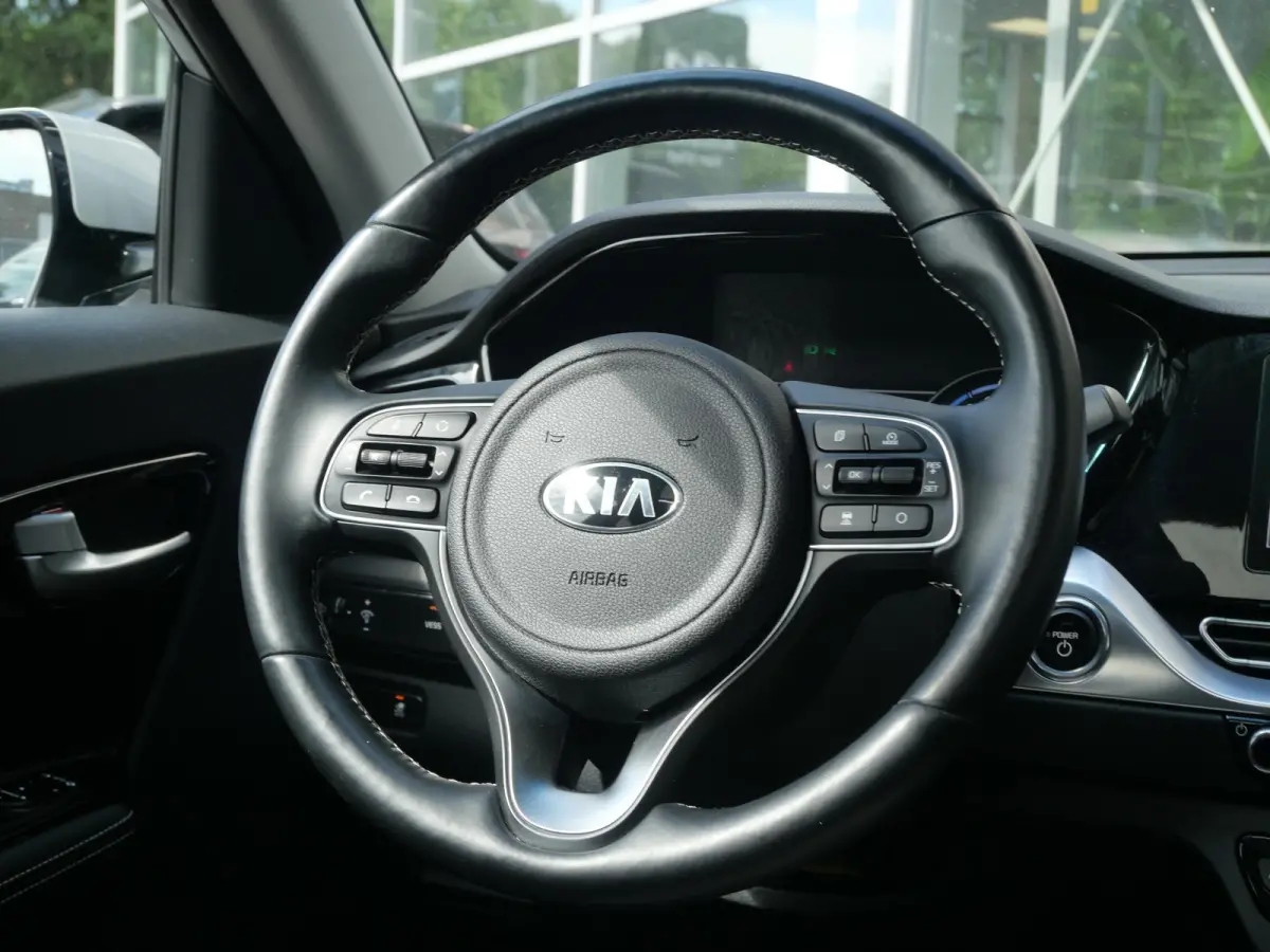 DynamicPlusLine 64 kWh | Schuif-kantel dak | Stoel-stuurverwarming | Carplay | Keyless | Navi | Cruise |