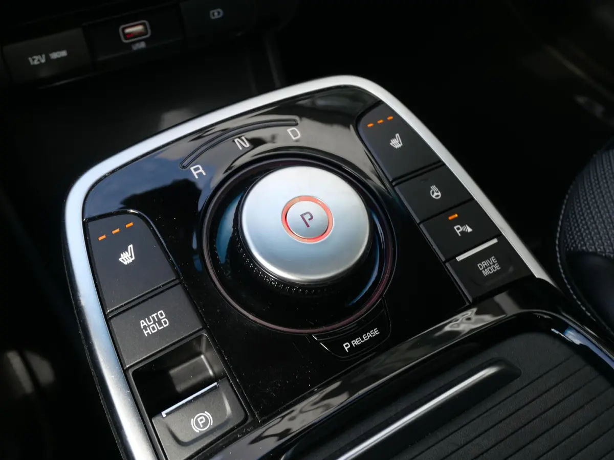 DynamicPlusLine 64 kWh | Schuif-kantel dak | Stoel-stuurverwarming | Carplay | Keyless | Navi | Cruise |
