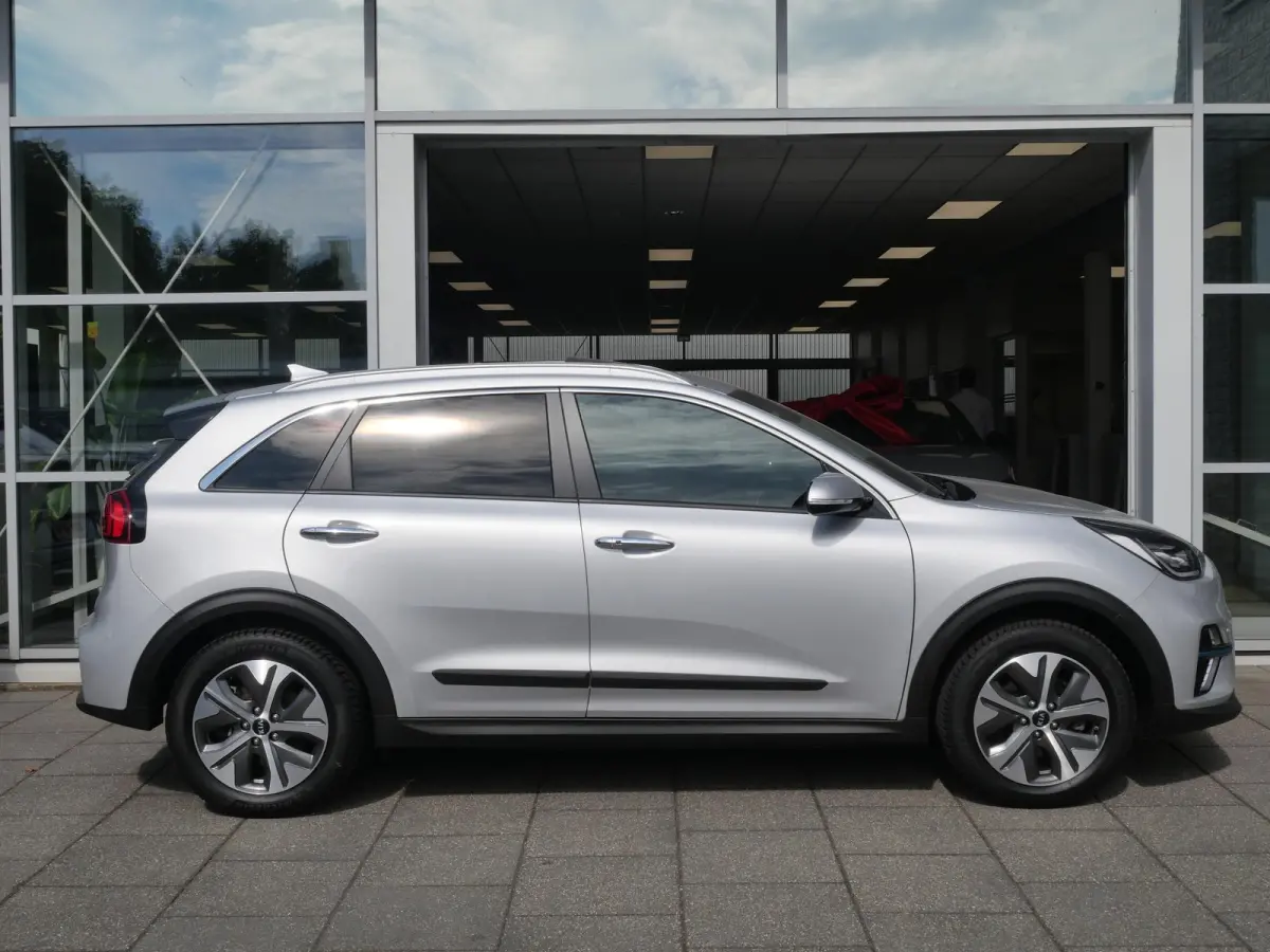 DynamicPlusLine 64 kWh | Schuif-kantel dak | Stoel-stuurverwarming | Carplay | Keyless | Navi | Cruise |