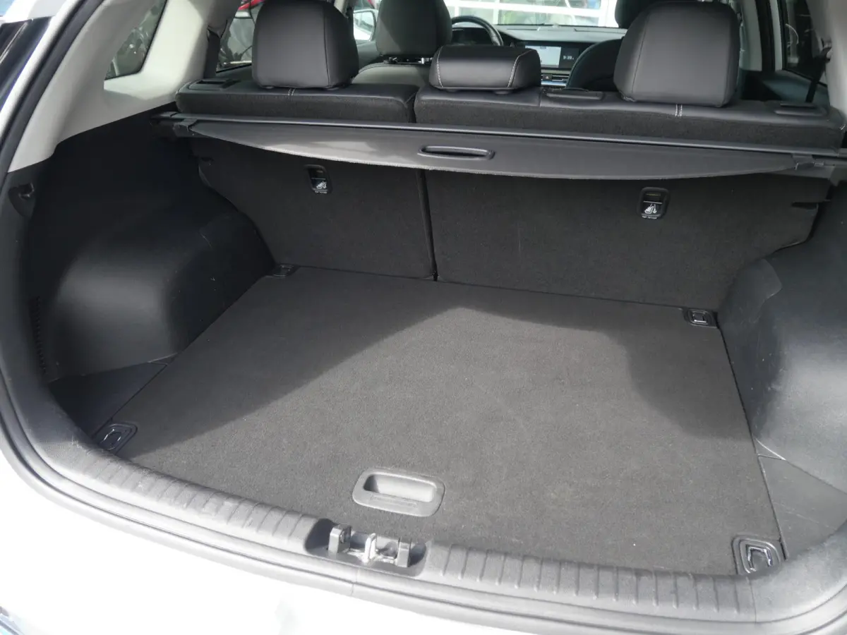 DynamicPlusLine 64 kWh | Schuif-kantel dak | Stoel-stuurverwarming | Carplay | Keyless | Navi | Cruise |