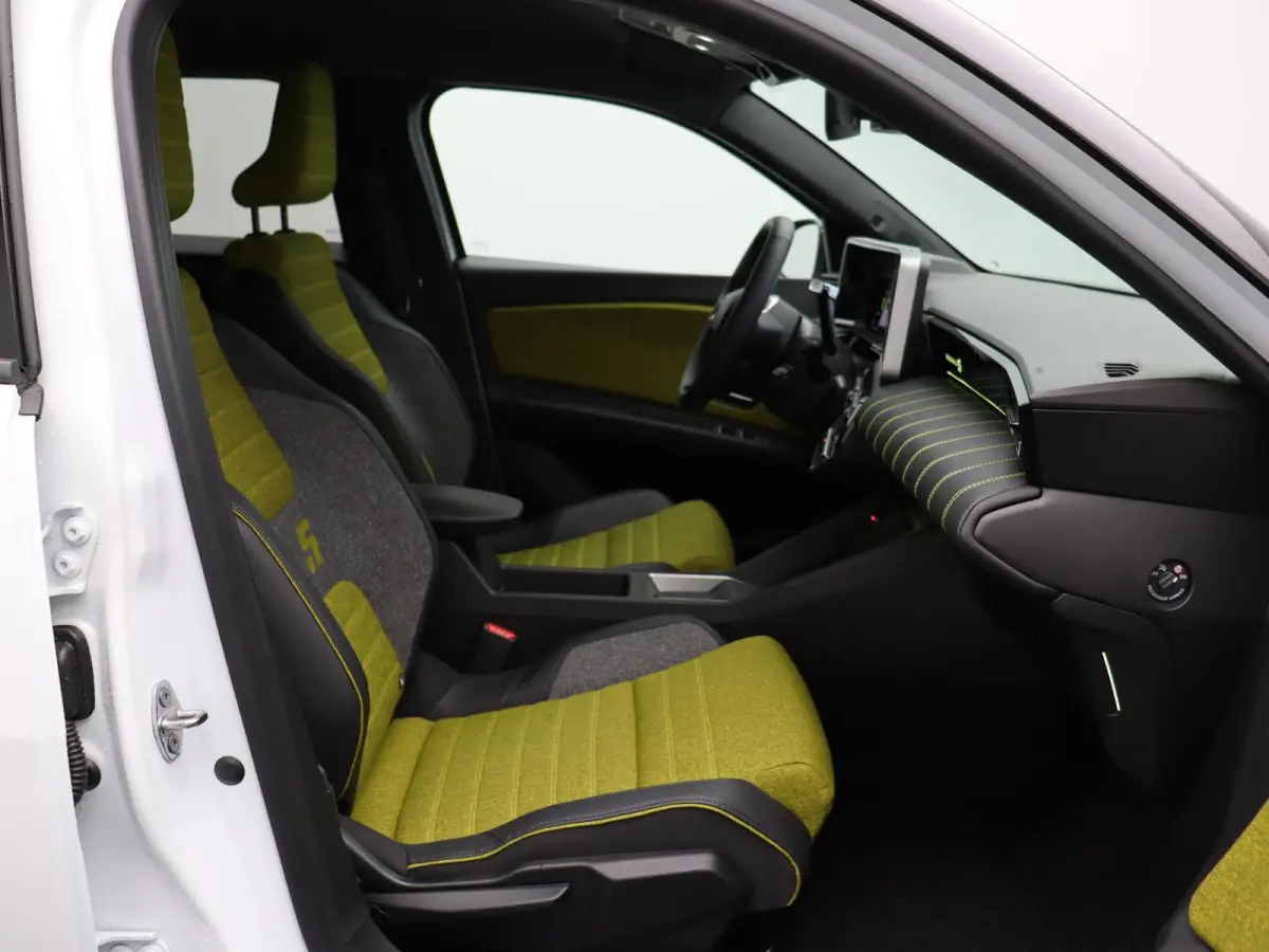 urban range iconic cinq 40 kWh | Vijf jaar garantie | Blind spot warning | Stoel- en stuurwielverwarming |