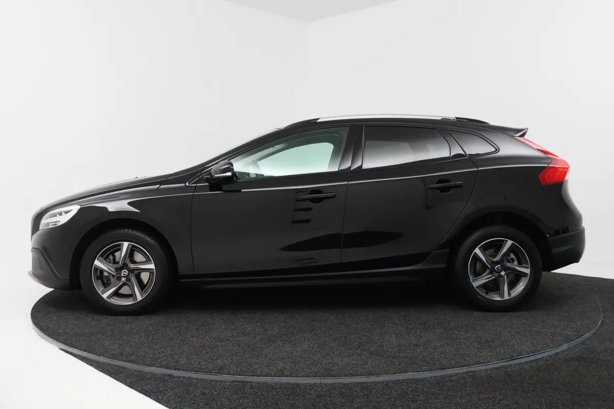 1.5 T3 Polar+ Luxury (PANORAMADAK, HARMAN/KARDON, TREKHAAK, STOELVERWARMING, CAMERA, PARKEERSENSOREN)