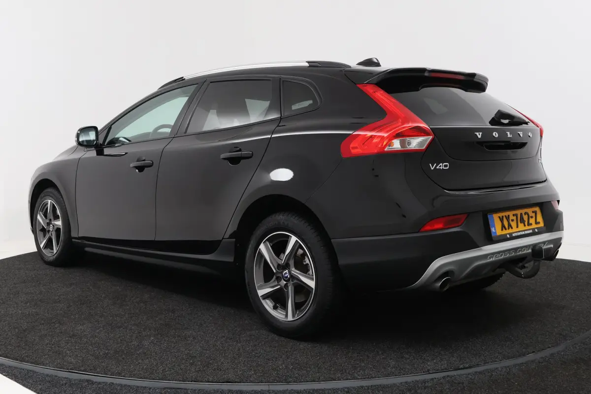 1.5 T3 Polar+ Luxury (PANORAMADAK, HARMAN/KARDON, TREKHAAK, STOELVERWARMING, CAMERA, PARKEERSENSOREN)