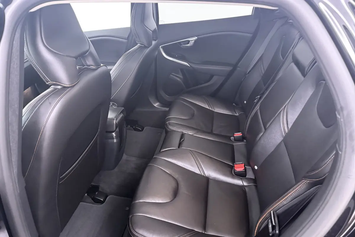 1.5 T3 Polar+ Luxury (PANORAMADAK, HARMAN/KARDON, TREKHAAK, STOELVERWARMING, CAMERA, PARKEERSENSOREN)