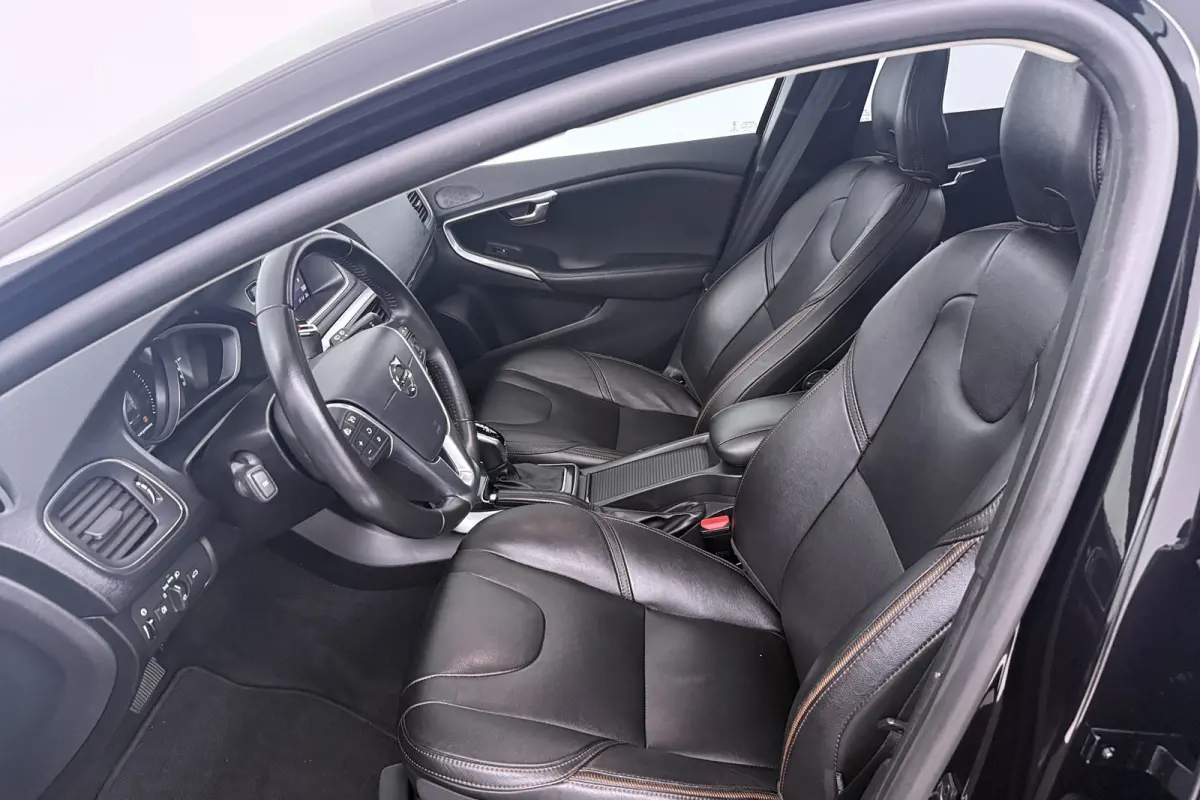 1.5 T3 Polar+ Luxury (PANORAMADAK, HARMAN/KARDON, TREKHAAK, STOELVERWARMING, CAMERA, PARKEERSENSOREN)