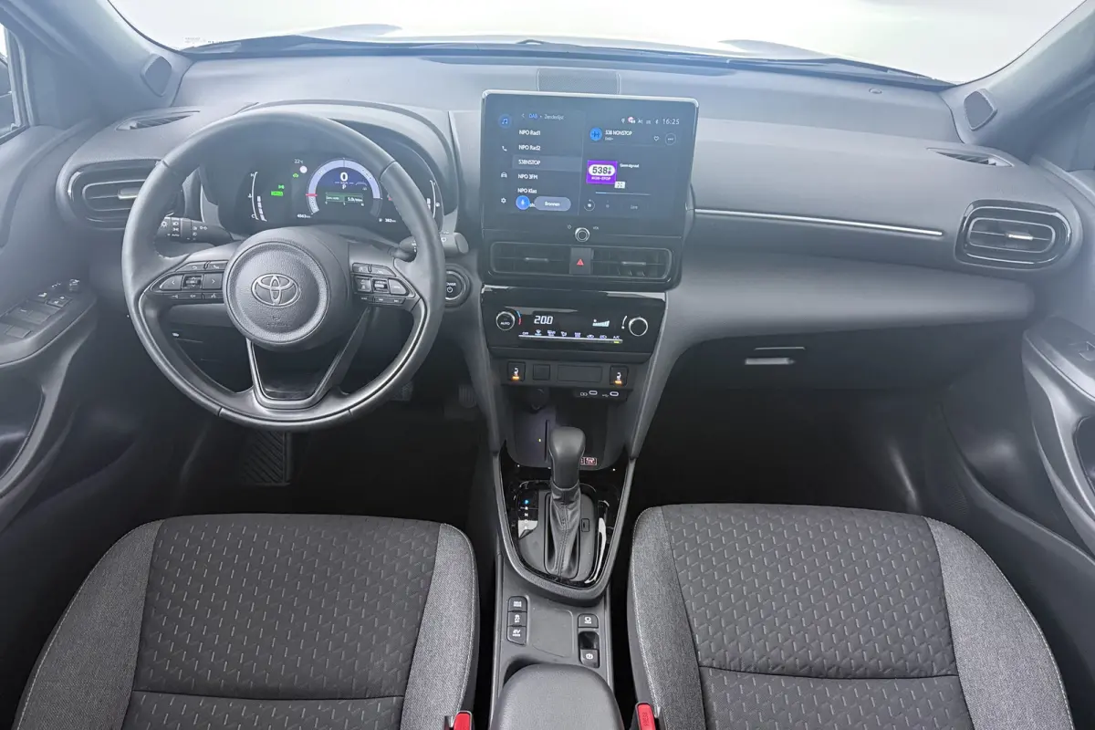 1.5 Hybrid 115 Dynamic (STOELVERWARMING, STUURVERWARMING, CAMERA, ADAPTIEVE CRUISE CONTROL, PARKEERSENSOREN)