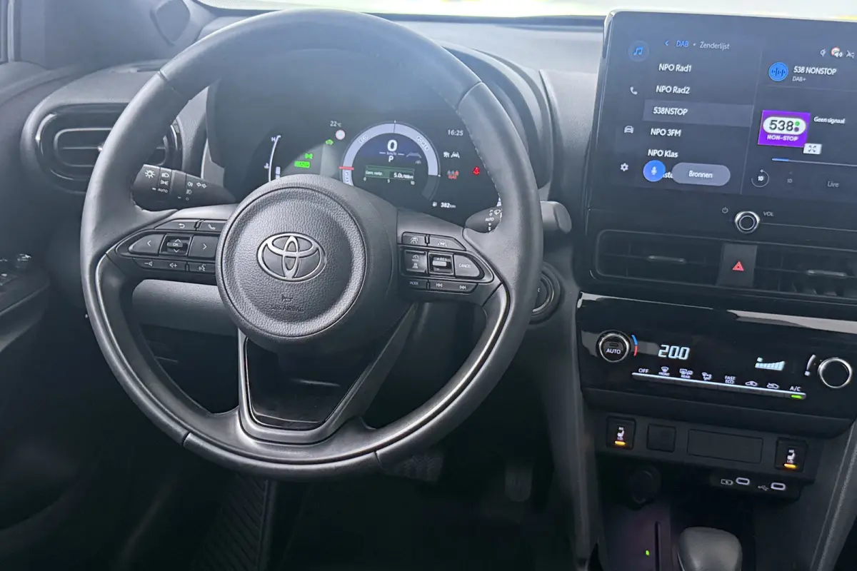 1.5 Hybrid 115 Dynamic (STOELVERWARMING, STUURVERWARMING, CAMERA, ADAPTIEVE CRUISE CONTROL, PARKEERSENSOREN)