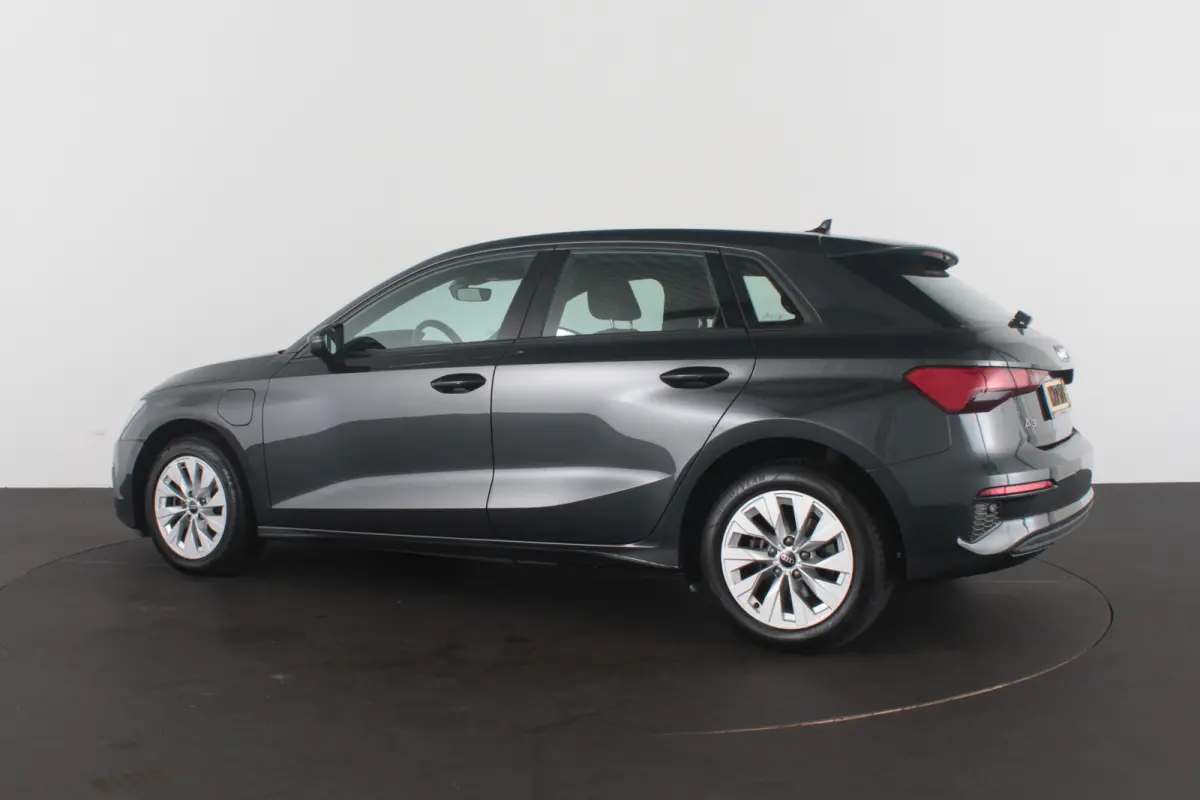 40 TFSI e Edition > Plug-in hybride/Manhattangrijs/All season banden/12 maanden garantie