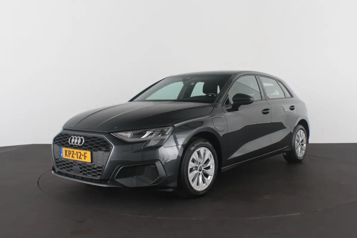 40 TFSI e Edition > Plug-in hybride/Manhattangrijs/All season banden/12 maanden garantie