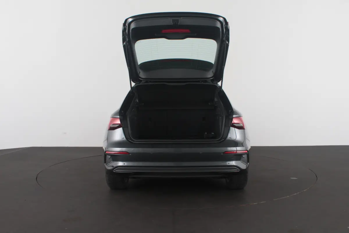 40 TFSI e Edition > Plug-in hybride/Manhattangrijs/All season banden/12 maanden garantie