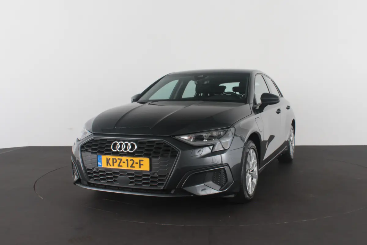 40 TFSI e Edition > Plug-in hybride/Manhattangrijs/All season banden/12 maanden garantie