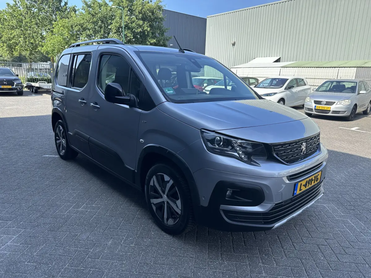 130pk GT (Automaat - Rolstoel (til) lift - Stoelverwarming - Keyless Entry - Camera - Automatische Airco - Navigatie)