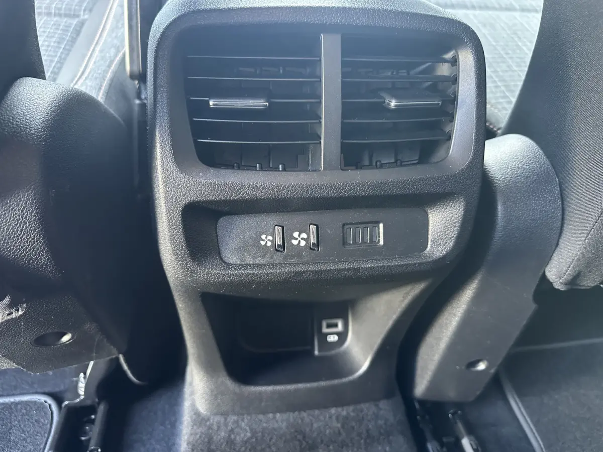 130pk GT (Automaat - Rolstoel (til) lift - Stoelverwarming - Keyless Entry - Camera - Automatische Airco - Navigatie)
