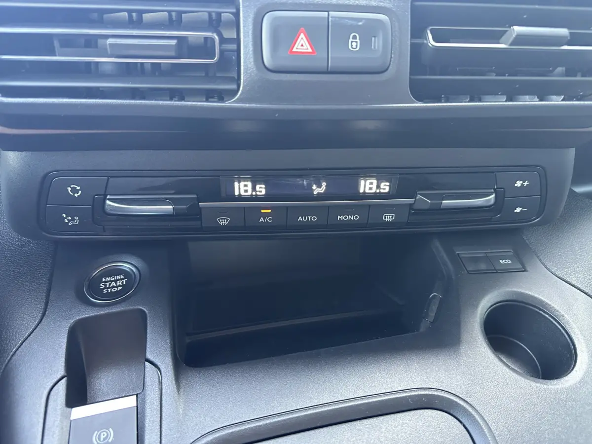 130pk GT (Automaat - Rolstoel (til) lift - Stoelverwarming - Keyless Entry - Camera - Automatische Airco - Navigatie)