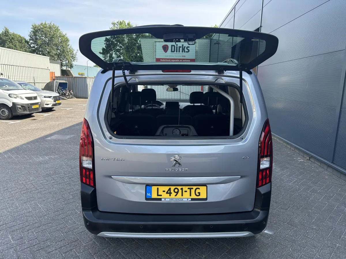 130pk GT (Automaat - Rolstoel (til) lift - Stoelverwarming - Keyless Entry - Camera - Automatische Airco - Navigatie)