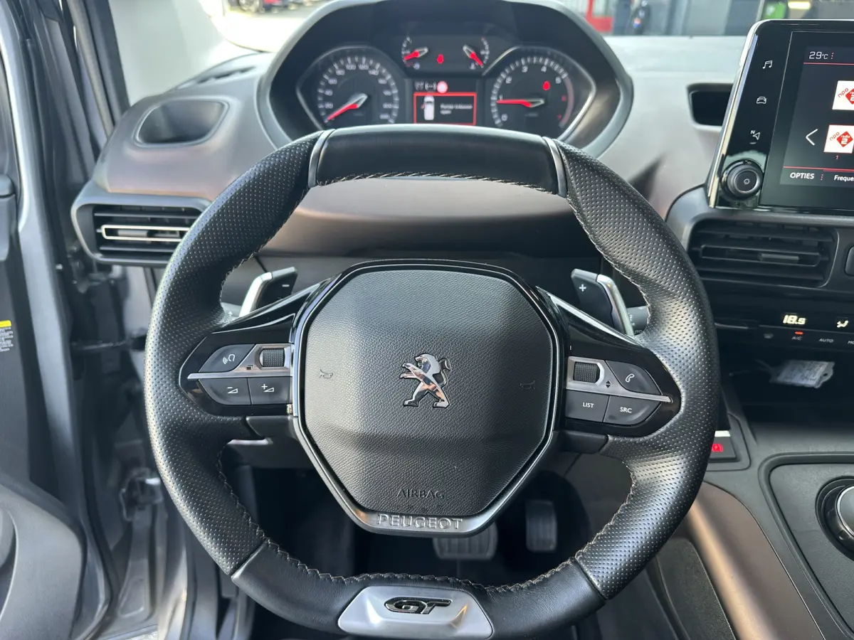 130pk GT (Automaat - Rolstoel (til) lift - Stoelverwarming - Keyless Entry - Camera - Automatische Airco - Navigatie)
