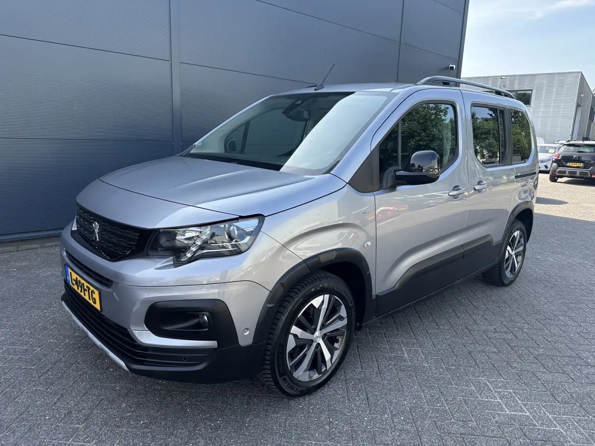 130pk GT (Automaat - Rolstoel (til) lift - Stoelverwarming - Keyless Entry - Camera - Automatische Airco - Navigatie)