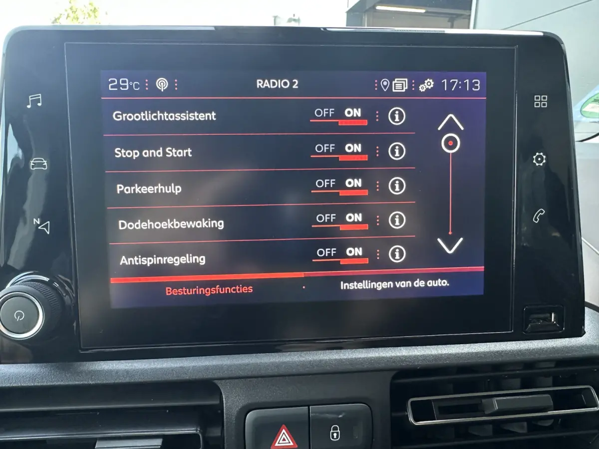 130pk GT (Automaat - Rolstoel (til) lift - Stoelverwarming - Keyless Entry - Camera - Automatische Airco - Navigatie)