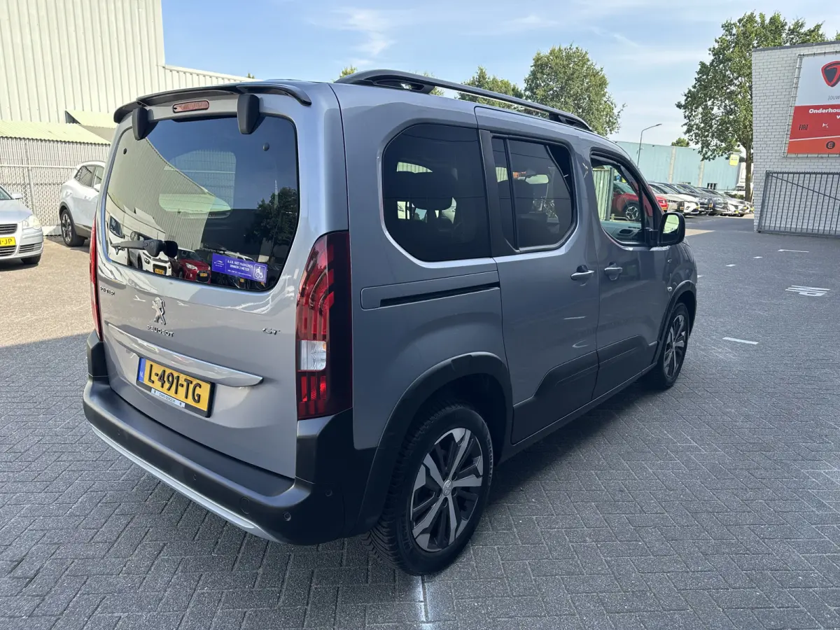 130pk GT (Automaat - Rolstoel (til) lift - Stoelverwarming - Keyless Entry - Camera - Automatische Airco - Navigatie)