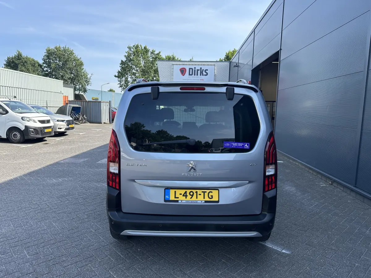 130pk GT (Automaat - Rolstoel (til) lift - Stoelverwarming - Keyless Entry - Camera - Automatische Airco - Navigatie)