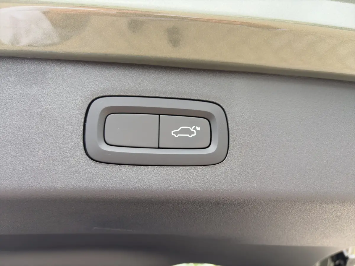 More | Panoramadak | 360 camera | Stoel + Stuurverwarming |Adaptieve cruise control | BLIS |