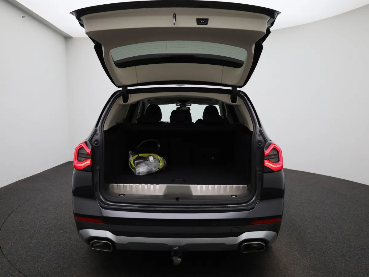xDrive30e | TREKHAAK | LEER | CAMERA | NAVIGATIE | STOELVERWARMING