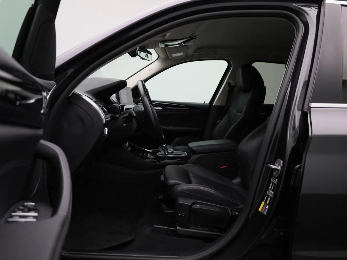 xDrive30e | TREKHAAK | LEER | CAMERA | NAVIGATIE | STOELVERWARMING