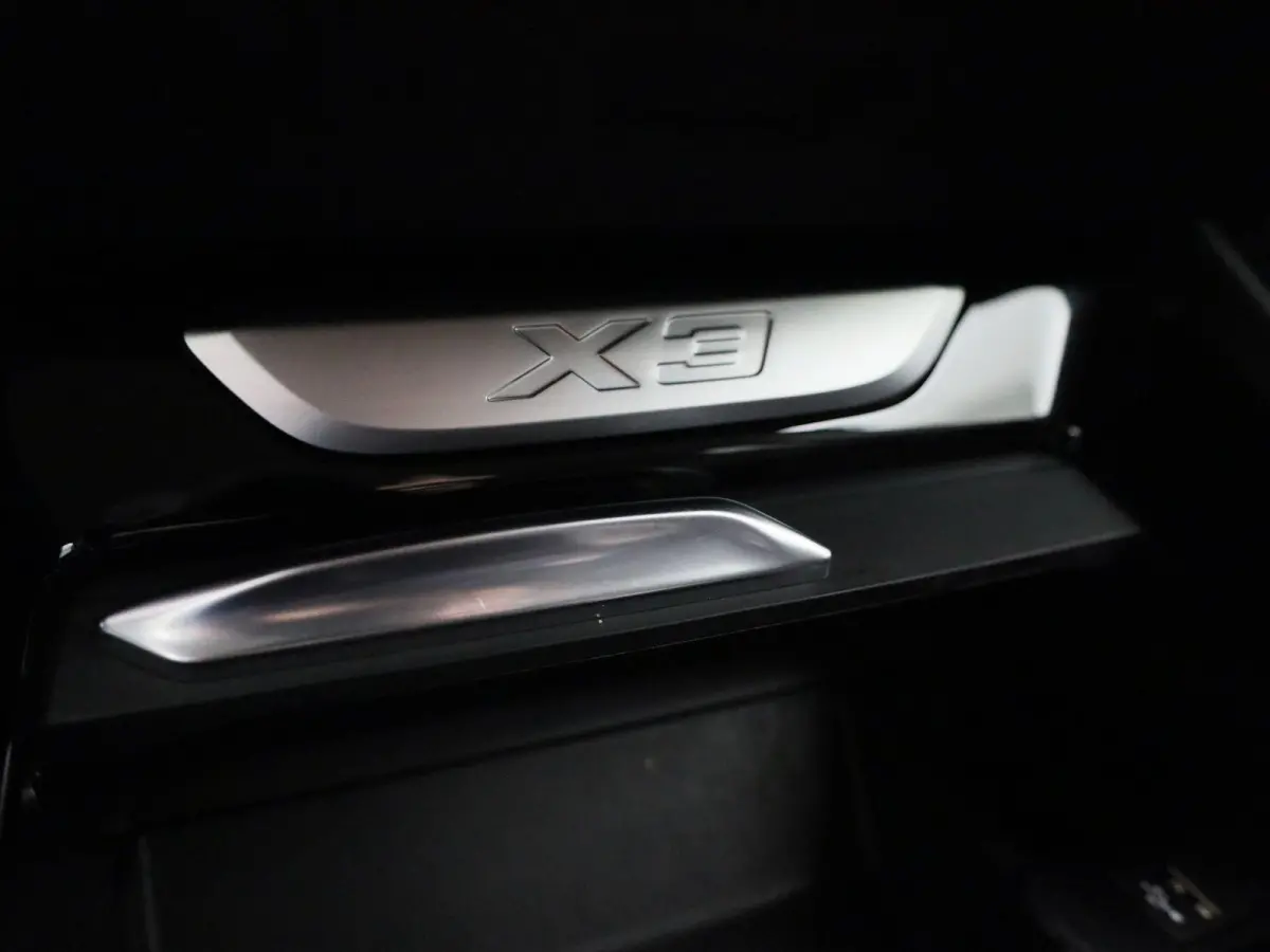 xDrive30e | TREKHAAK | LEER | CAMERA | NAVIGATIE | STOELVERWARMING