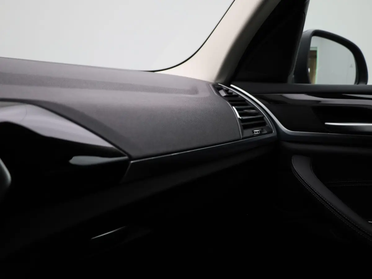 xDrive30e | TREKHAAK | LEER | CAMERA | NAVIGATIE | STOELVERWARMING