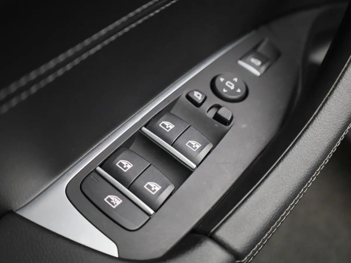 xDrive30e | TREKHAAK | LEER | CAMERA | NAVIGATIE | STOELVERWARMING