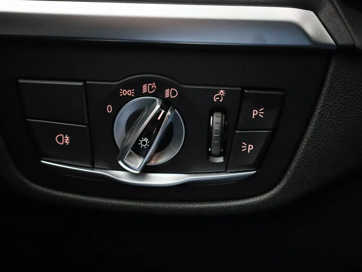 xDrive30e | TREKHAAK | LEER | CAMERA | NAVIGATIE | STOELVERWARMING
