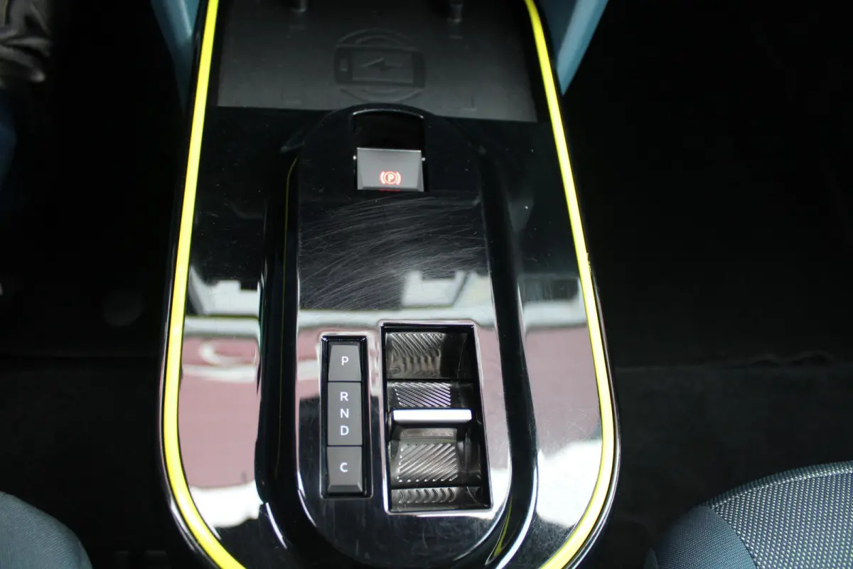 LA PRIMA 113PK 11 kW 44 kWh | WINTERPACK: STOEL/STUUR/VOORRUIT VERWARMING | DRAADLOZE APPLE CARPLAY/ANDROID AUTO | NAVIGATIE | ACHTERUITRIJCAMERA | PARKEERSENSOREN VOOR + ACHTER | DRAADLOZE 