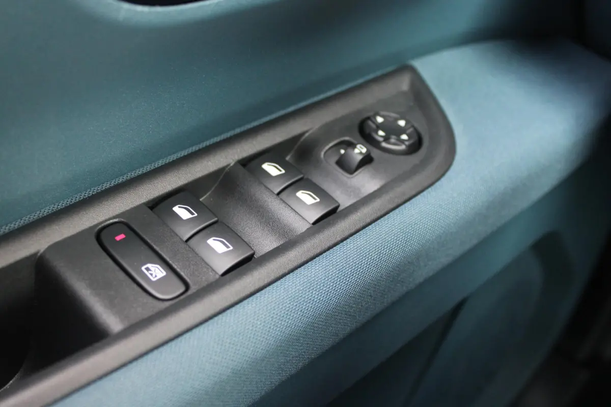LA PRIMA 113PK 11 kW 44 kWh | WINTERPACK: STOEL/STUUR/VOORRUIT VERWARMING | DRAADLOZE APPLE CARPLAY/ANDROID AUTO | NAVIGATIE | ACHTERUITRIJCAMERA | PARKEERSENSOREN VOOR + ACHTER | DRAADLOZE 
