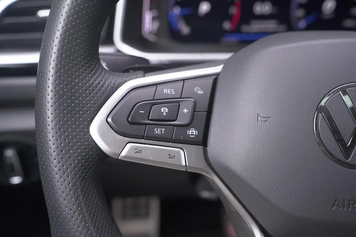 1.5 TSI R-Line Apple Carplay Panodak Stoelverwarming Achteruitrijcamera Digital Display
