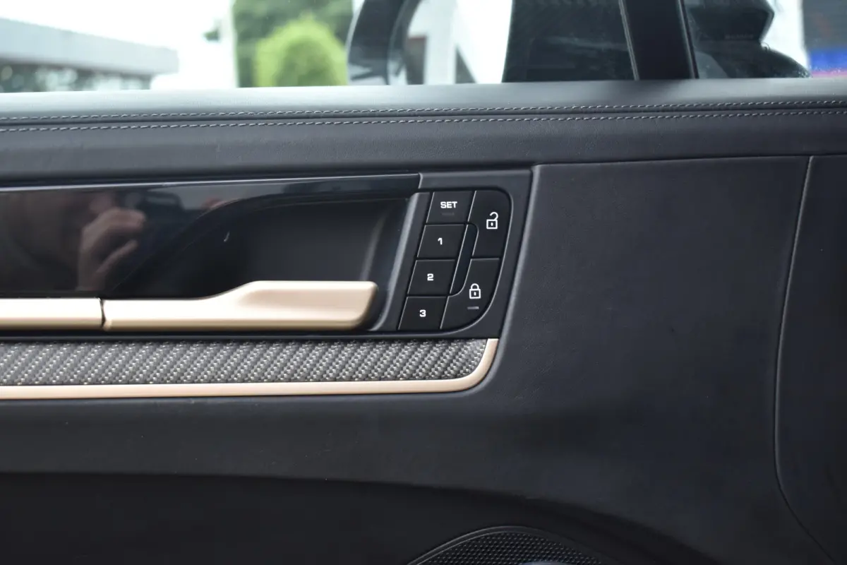 3.0 E-Hybrid Sport Design Carbon | Pano | Bijrijdersdisplay | ACC | Bose | 18-voudig Stoelen | 22'' Wielen |