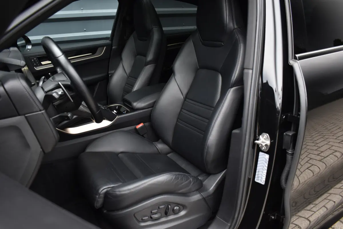 3.0 E-Hybrid Sport Design Carbon | Pano | Bijrijdersdisplay | ACC | Bose | 18-voudig Stoelen | 22'' Wielen |