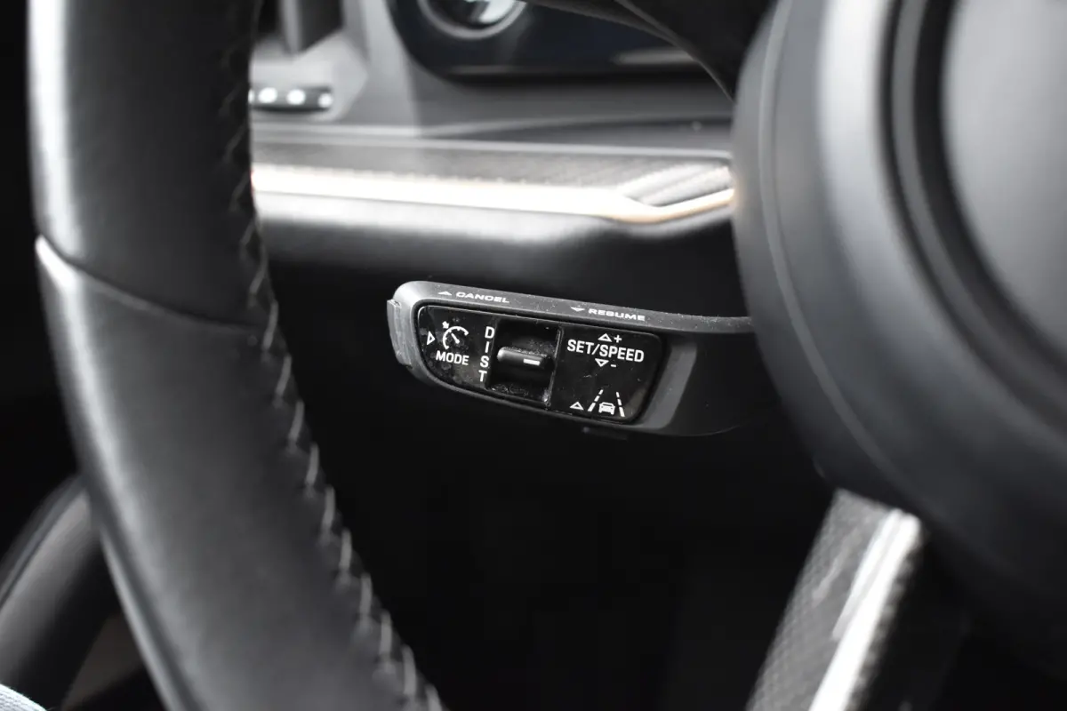 3.0 E-Hybrid Sport Design Carbon | Pano | Bijrijdersdisplay | ACC | Bose | 18-voudig Stoelen | 22'' Wielen |
