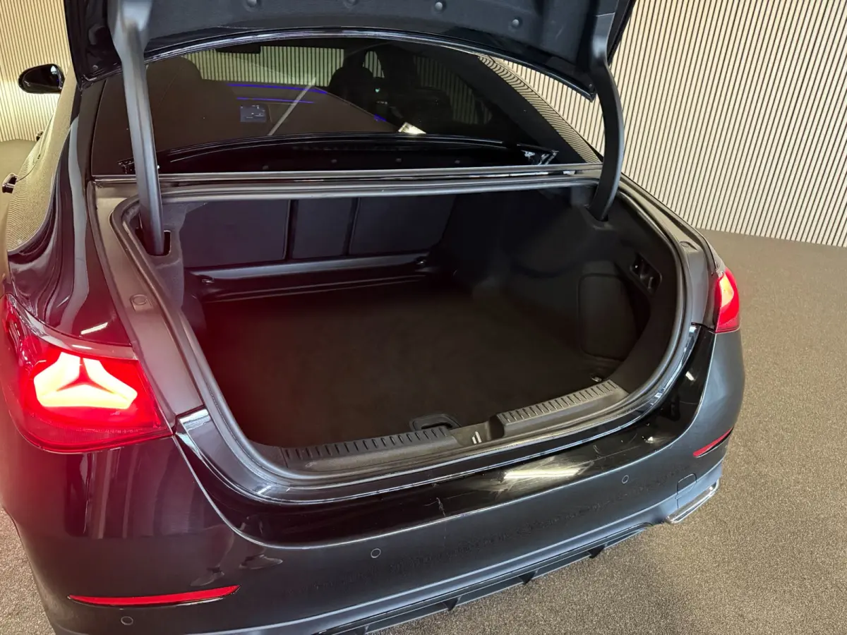 220D AMG STYLING-PANORAMADAK-NIGHT PAKKET-DISTRONIC-DODEHOEK-COMPLEET