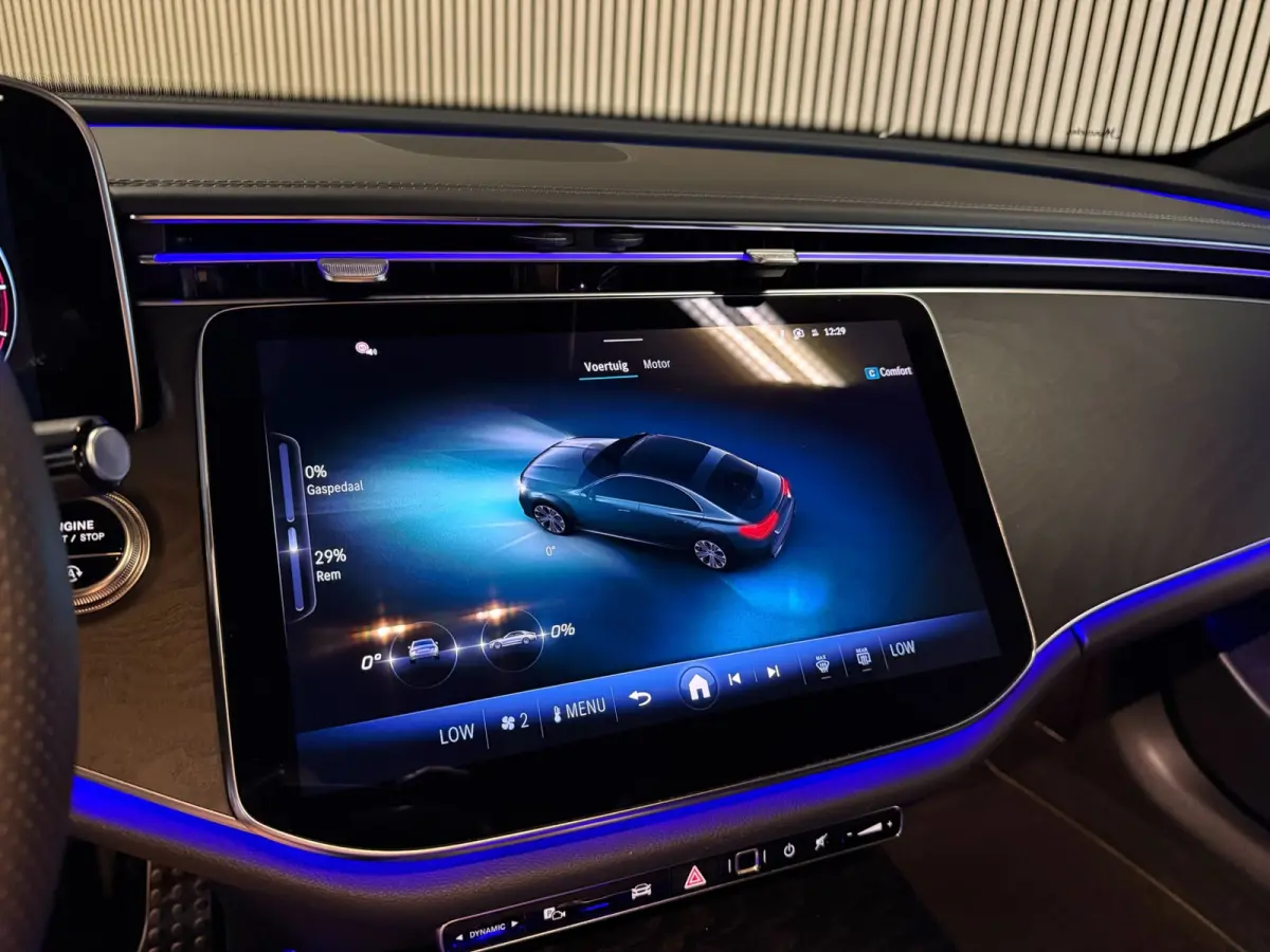 220D AMG STYLING-PANORAMADAK-NIGHT PAKKET-DISTRONIC-DODEHOEK-COMPLEET