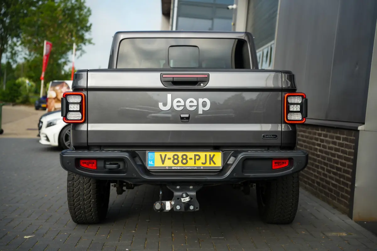 Overland 3.0 CRD 264 pk 4x4 / BTW-auto/ ACC/ Grijs-Kenteken/ Full-Options/ Leder/ Stoel.Verw/ Stuur.Verw/ Keyless/ Camera/ Apple-Carplay/