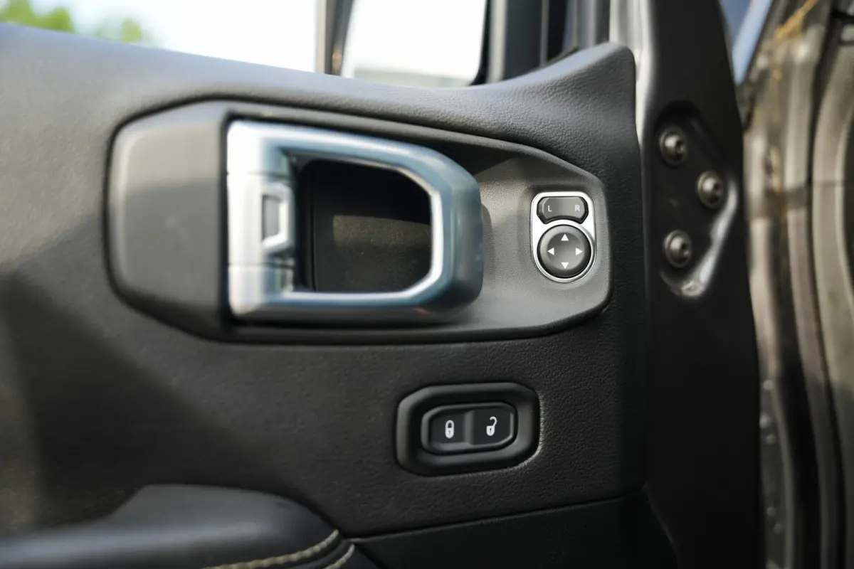 Overland 3.0 CRD 264 pk 4x4 / BTW-auto/ ACC/ Grijs-Kenteken/ Full-Options/ Leder/ Stoel.Verw/ Stuur.Verw/ Keyless/ Camera/ Apple-Carplay/