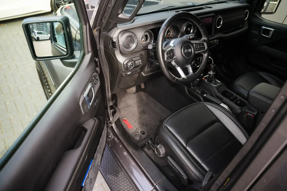 Overland 3.0 CRD 264 pk 4x4 / BTW-auto/ ACC/ Grijs-Kenteken/ Full-Options/ Leder/ Stoel.Verw/ Stuur.Verw/ Keyless/ Camera/ Apple-Carplay/